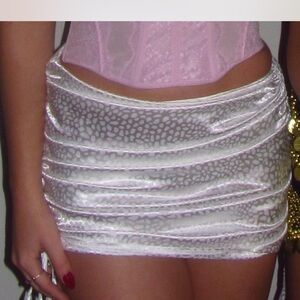 Elegant White Textured Mini Skirt